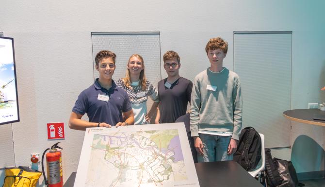 Rooftop Symposium presentatie studenten Yuverta